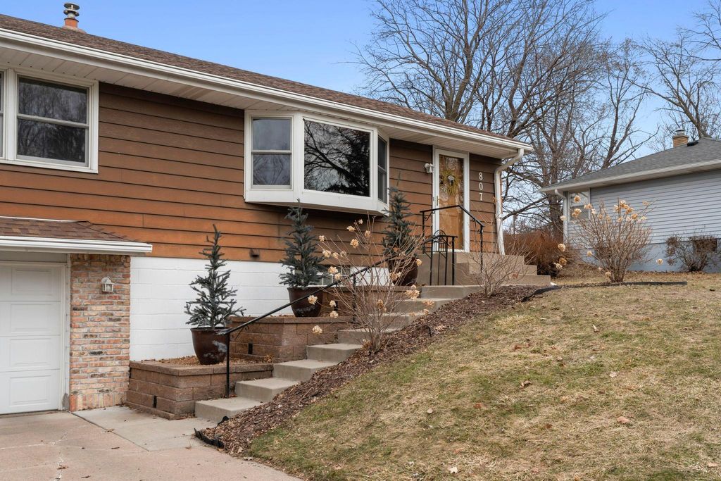 Photo of 807 Rose Place, Roseville, MN 55113 (MLS # 7032412)
