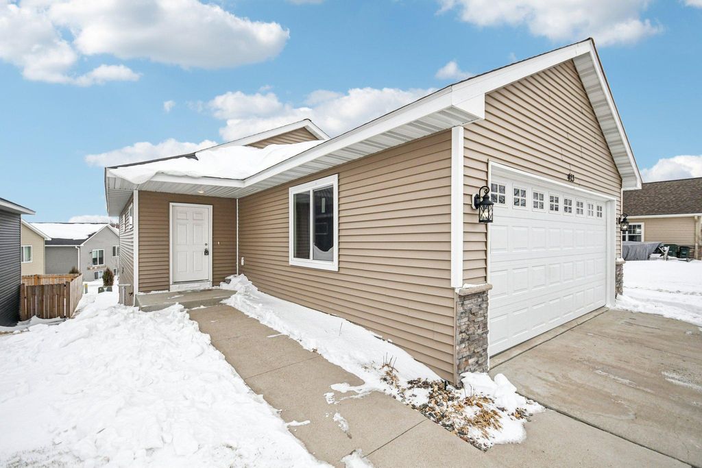 Photo of 413 Grant Avenue SE, Hutchinson, MN 55350 (MLS # 7038554)