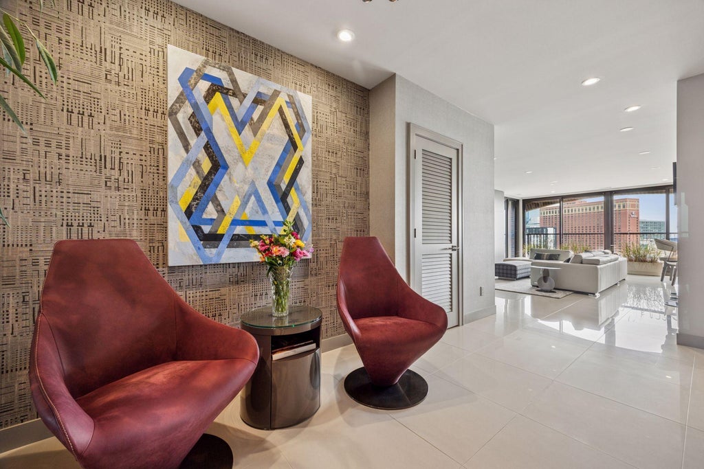 Photo of 1201 Yale Place #1110, Minneapolis, MN 55403 (MLS # 7138872)