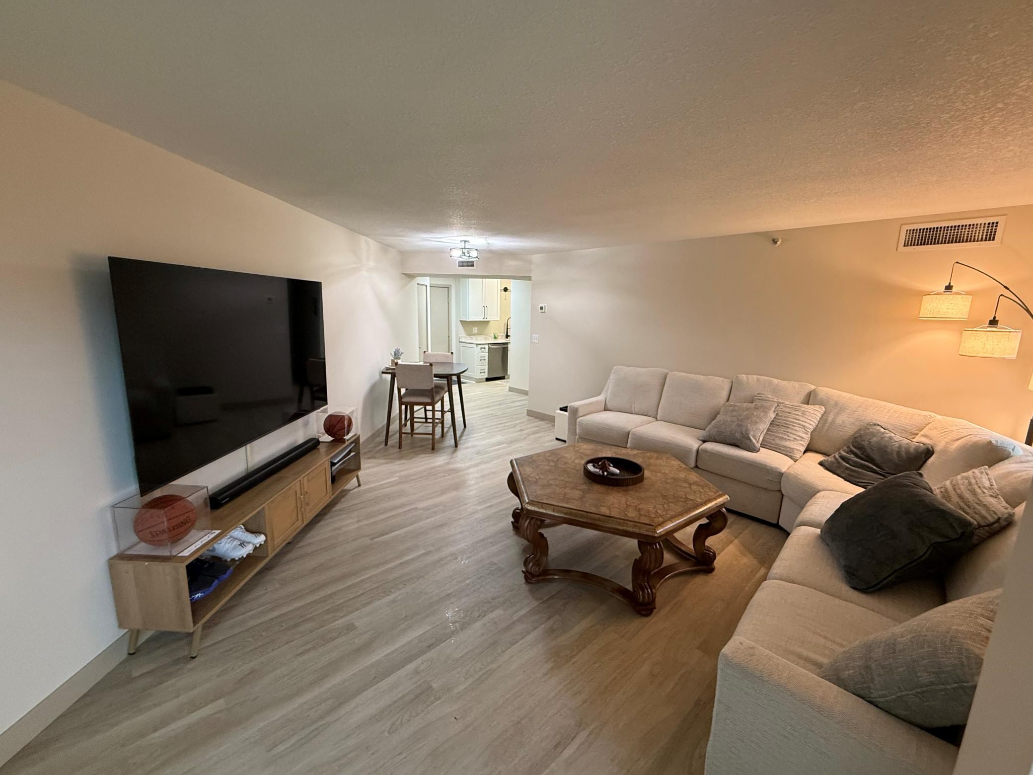 1225 Lasalle Avenue 1502