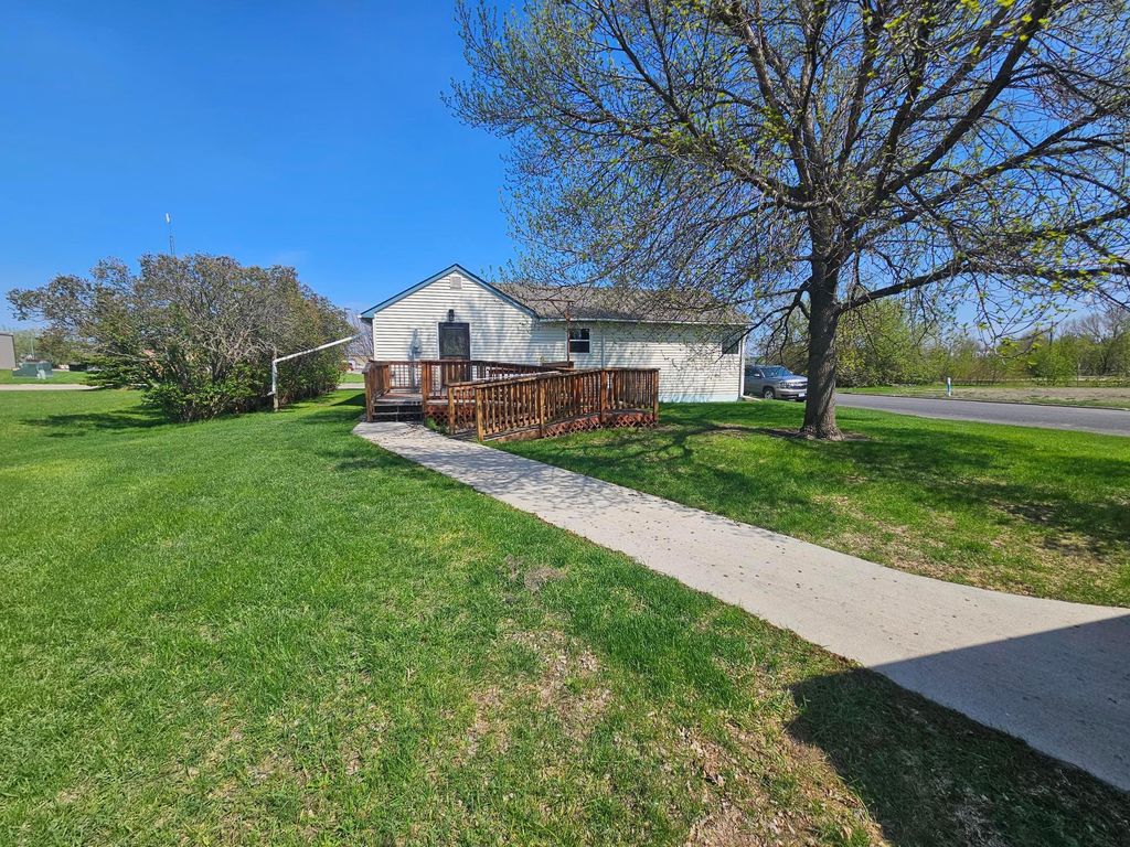 Photo of 127 S State Street, Warren, MN 56762 (MLS # 7079081)