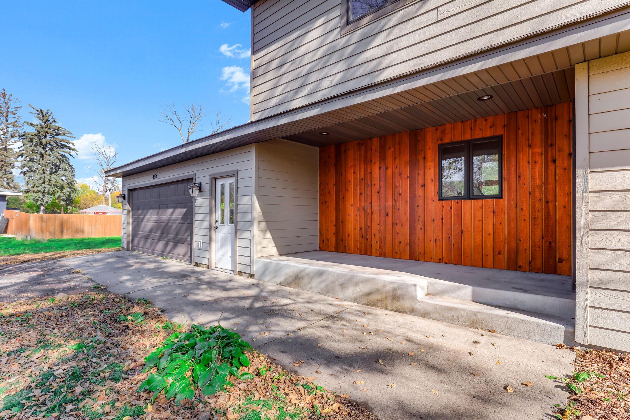 454 Young Street S