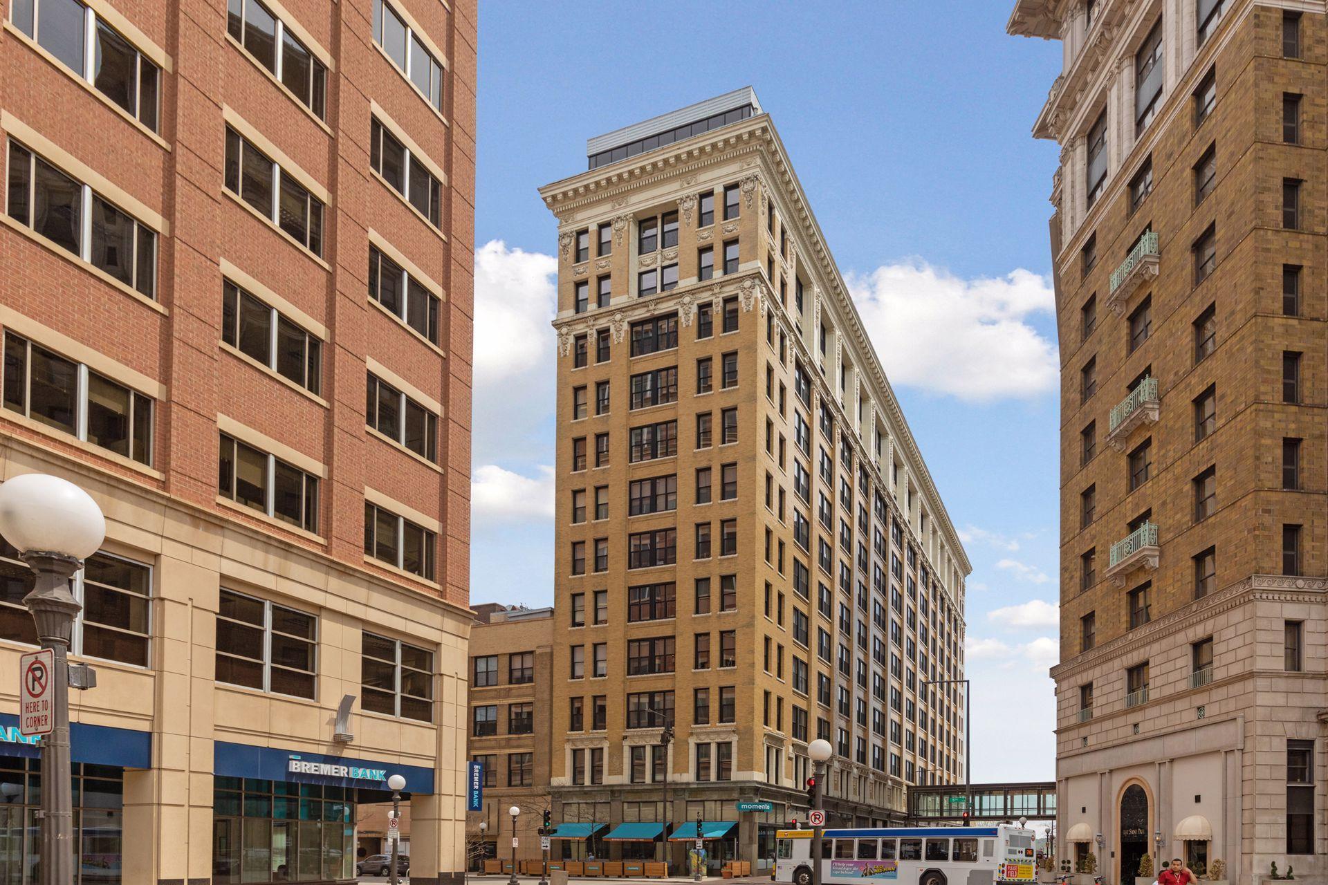 350 Saint Peter Street 1106