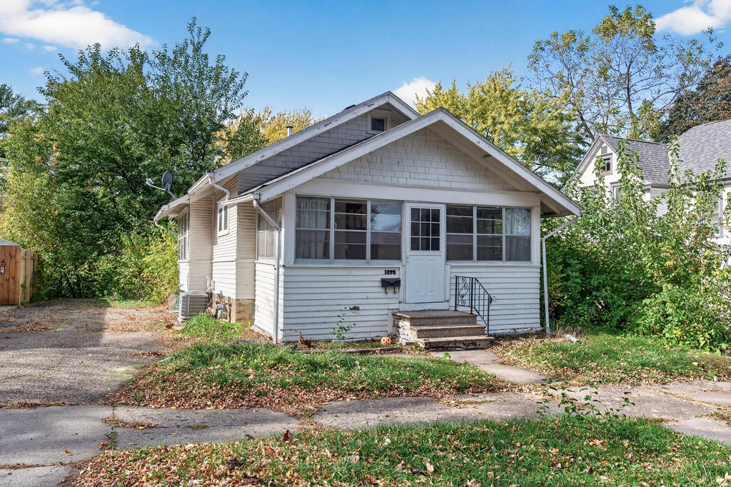 Photo of 1095 Humboldt Avenue, West Saint Paul, MN 55118 (MLS # 7162596)