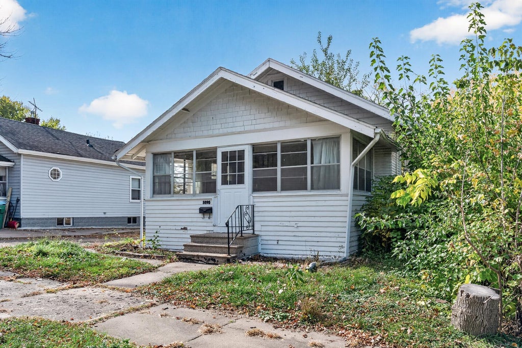 Photo of 1095 Humboldt Avenue, West Saint Paul, MN 55118 (MLS # 7162596)