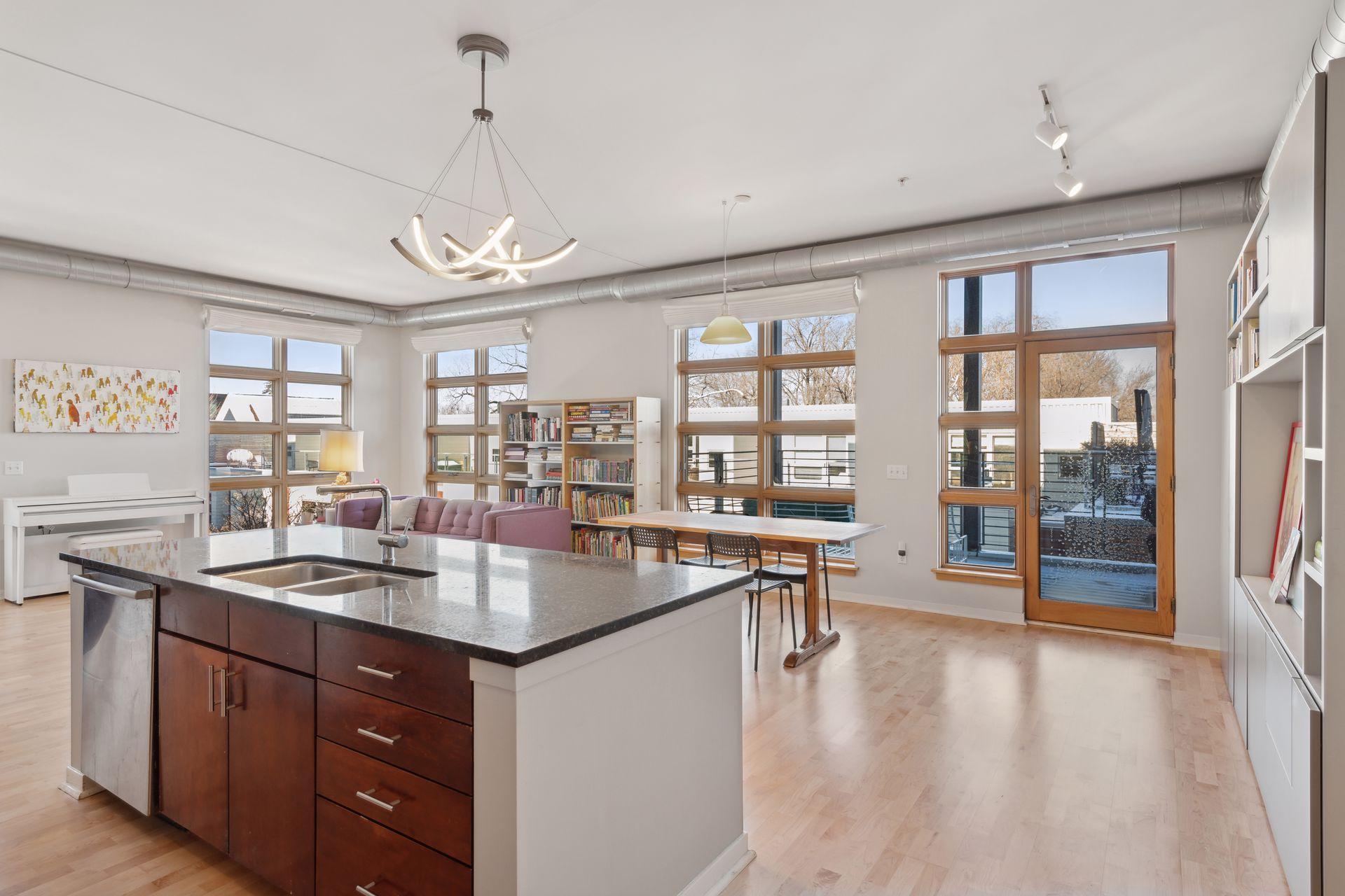 2840 Bryant Avenue S E302