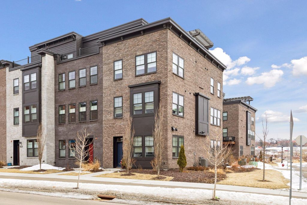 Photo of 850 Mount Curve Boulevard #L, Saint Paul, MN 55116 (MLS # 6824585)