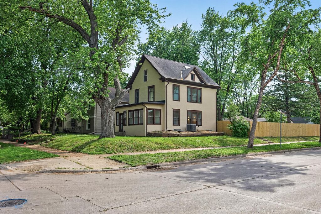 Photo of 2900 30th Avenue S, Minneapolis, MN 55406 (MLS # 7032008)