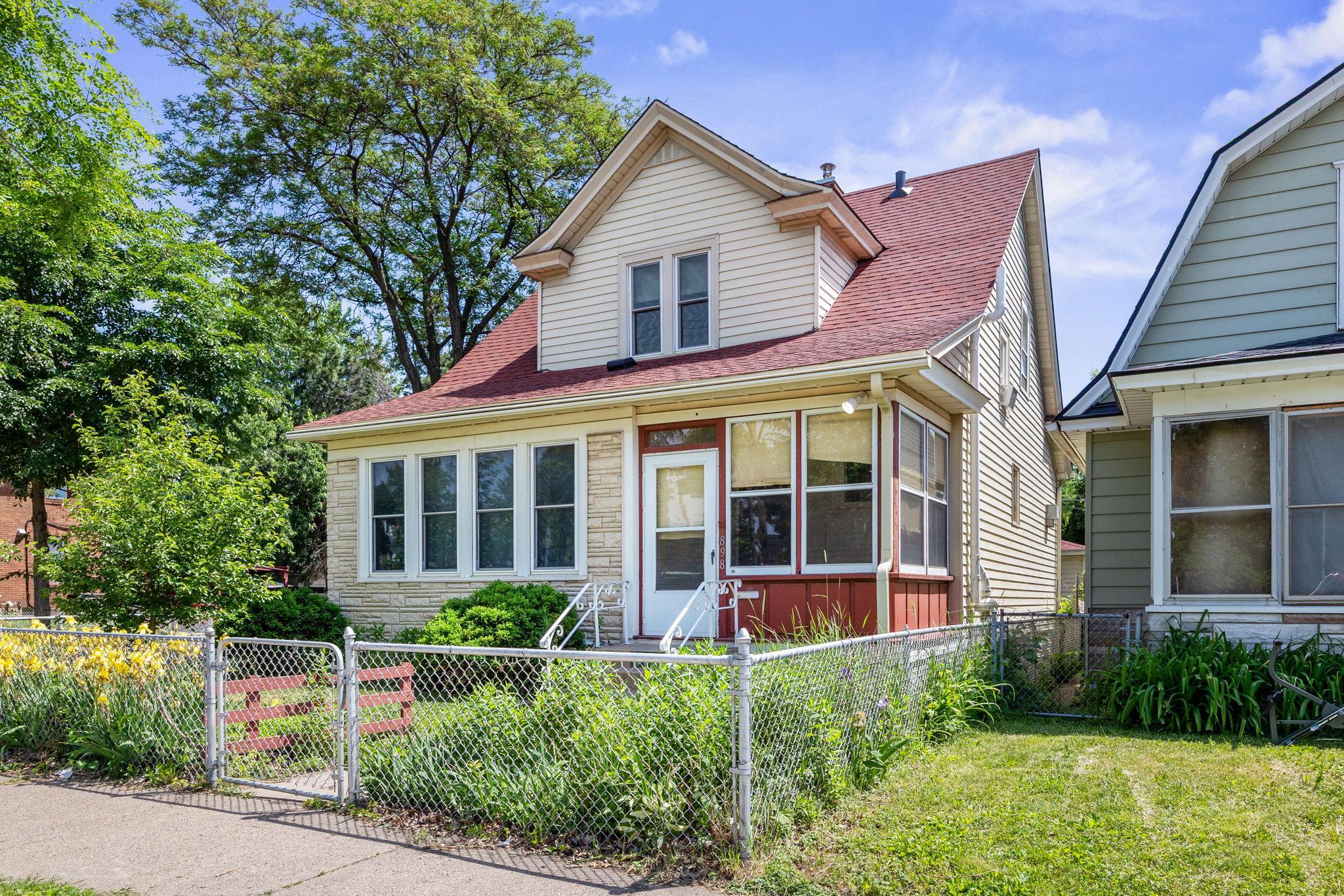 898 Western Avenue N