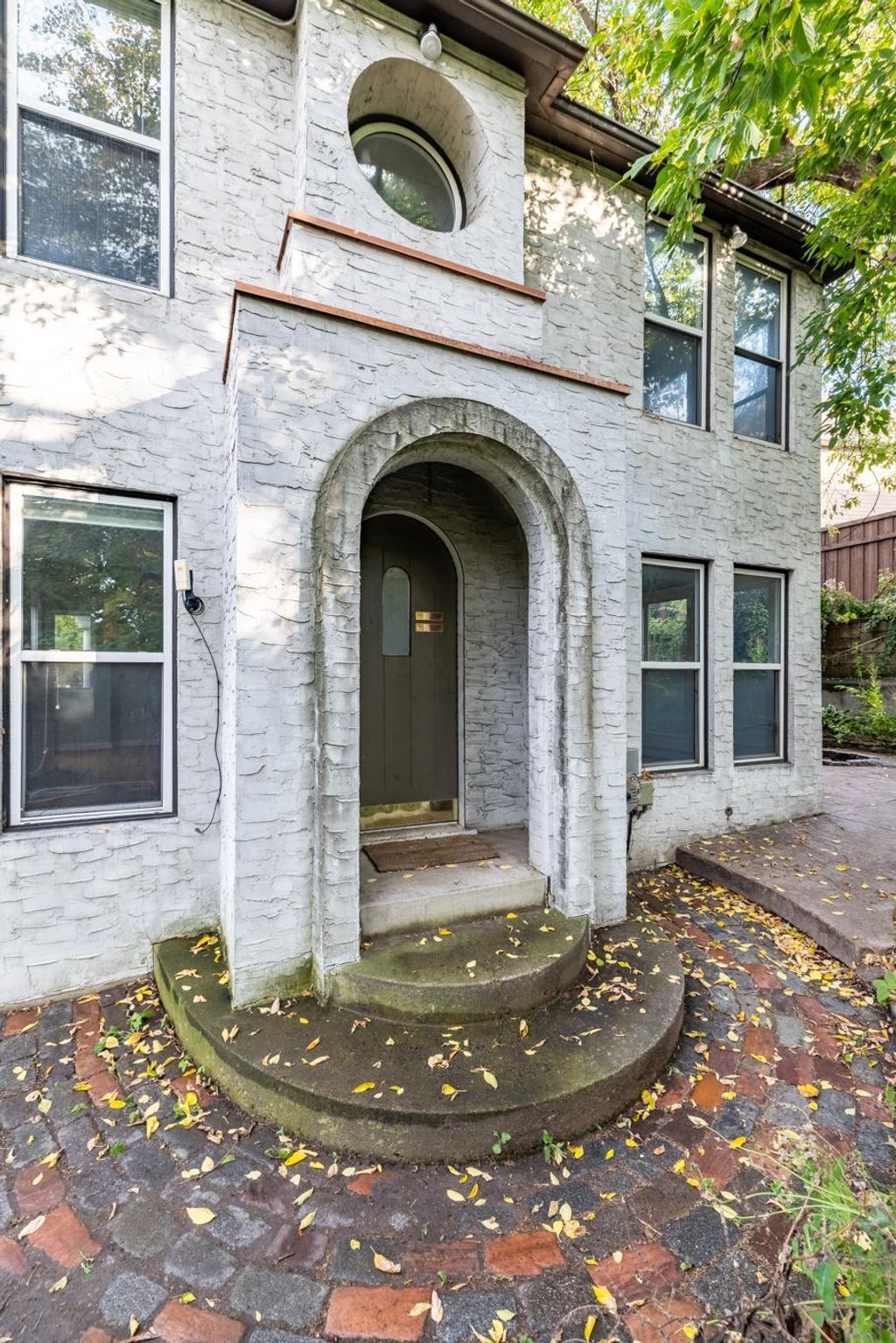 Photo of 233 Groveland Avenue, Minneapolis, MN 55403 (MLS # 7038930)