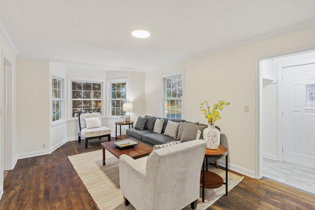 Photo of 1010 Summit Avenue, South Saint Paul, MN 55075 (MLS # 6821944)