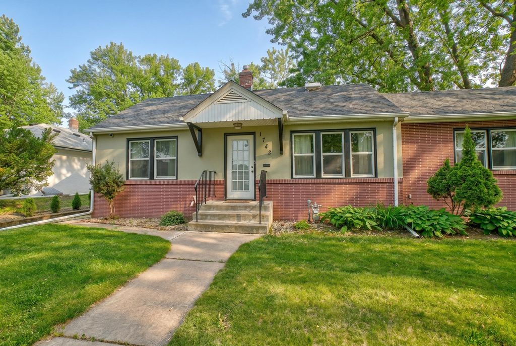 Photo of 1742 Nevada Avenue E, Saint Paul, MN 55106 (MLS # 7088587)