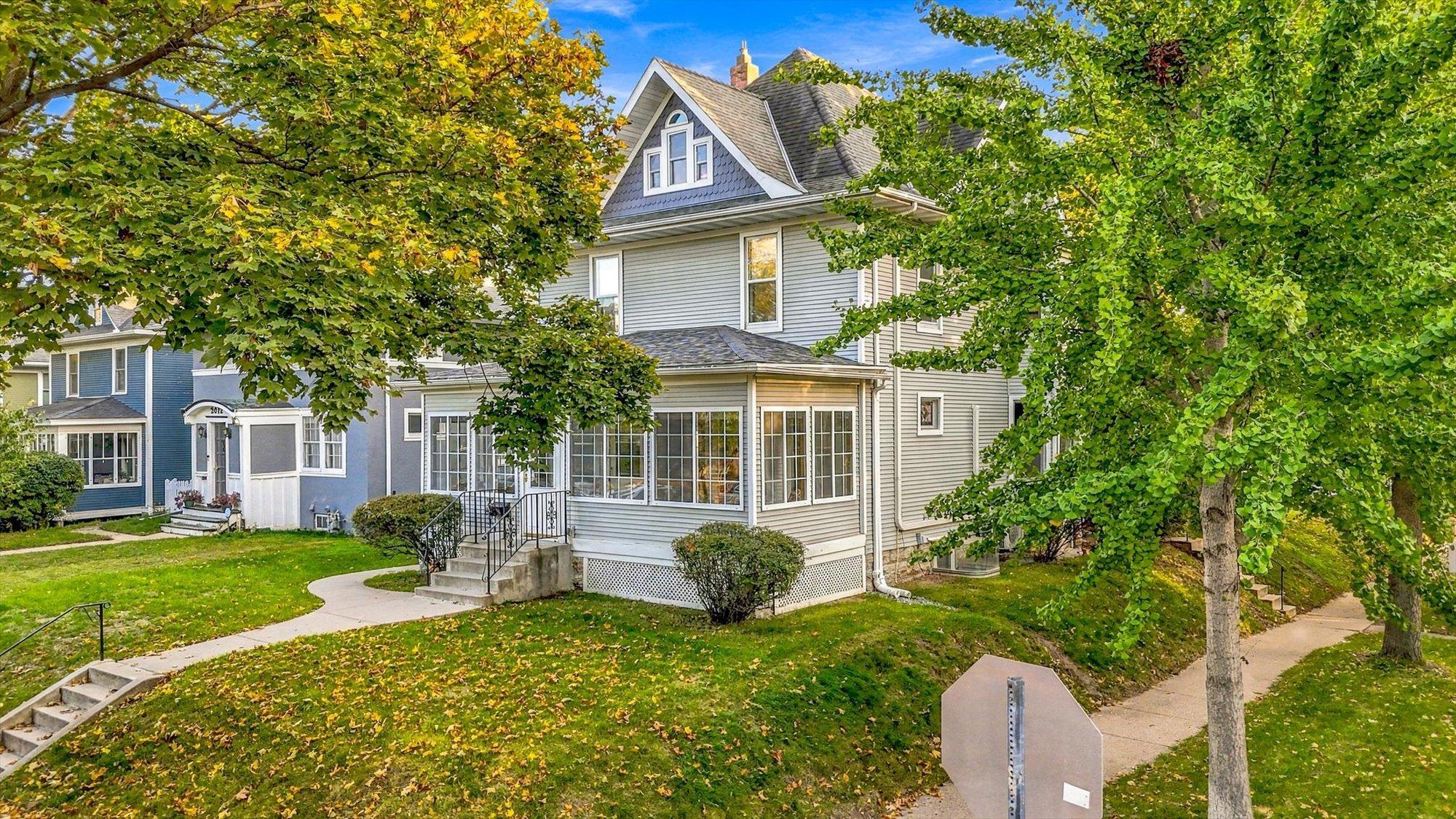 2016 Laurel Avenue