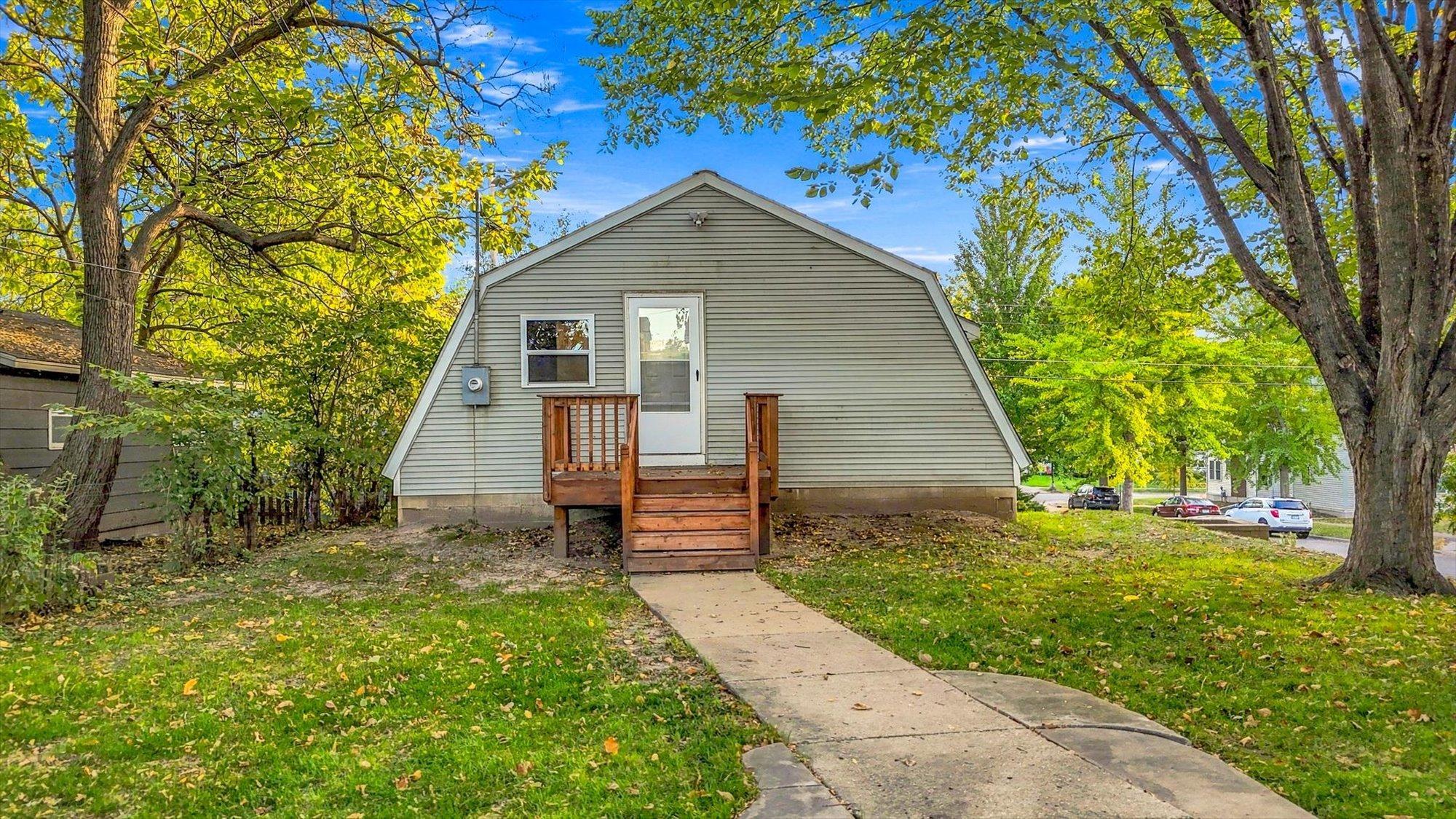 2016 Laurel Avenue