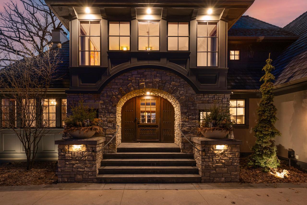 425 Carpenters Point