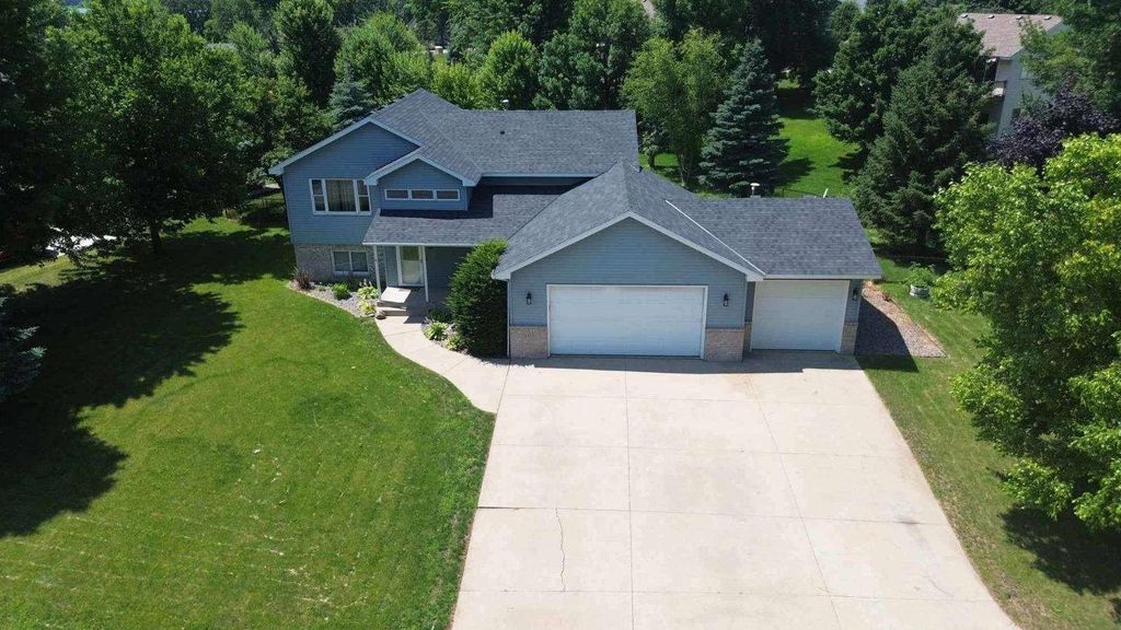 Photo of 1009 Fairway Boulevard, Howard Lake, MN 55349 (MLS # 7035132)