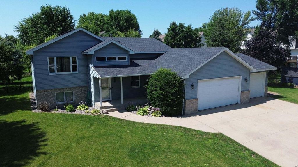 Photo of 1009 Fairway Boulevard, Howard Lake, MN 55349 (MLS # 7035132)