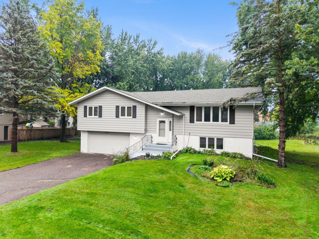 Photo of 5705 Phoenix Street, Golden Valley, MN 55422 (MLS # 7152947)