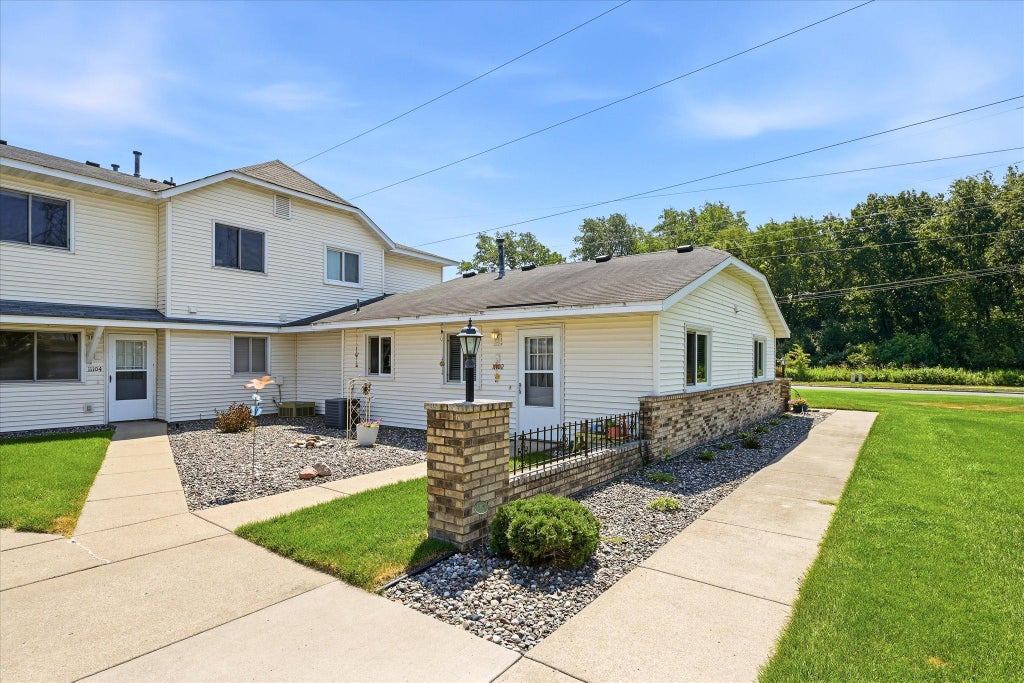 Photo of 11102 Drake Street NW, Coon Rapids, MN 55433 (MLS # 7117371)
