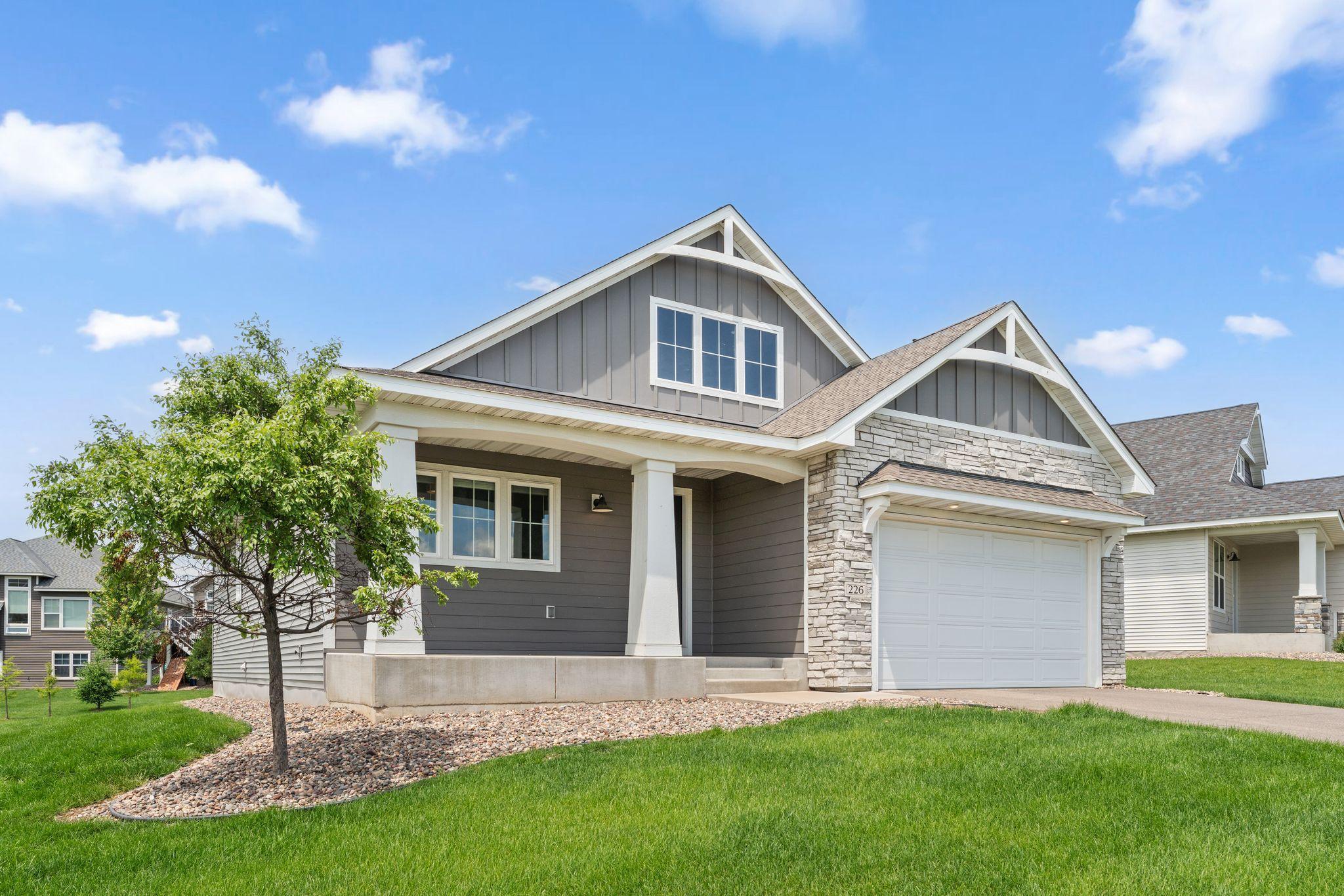 226 Jade Trail N