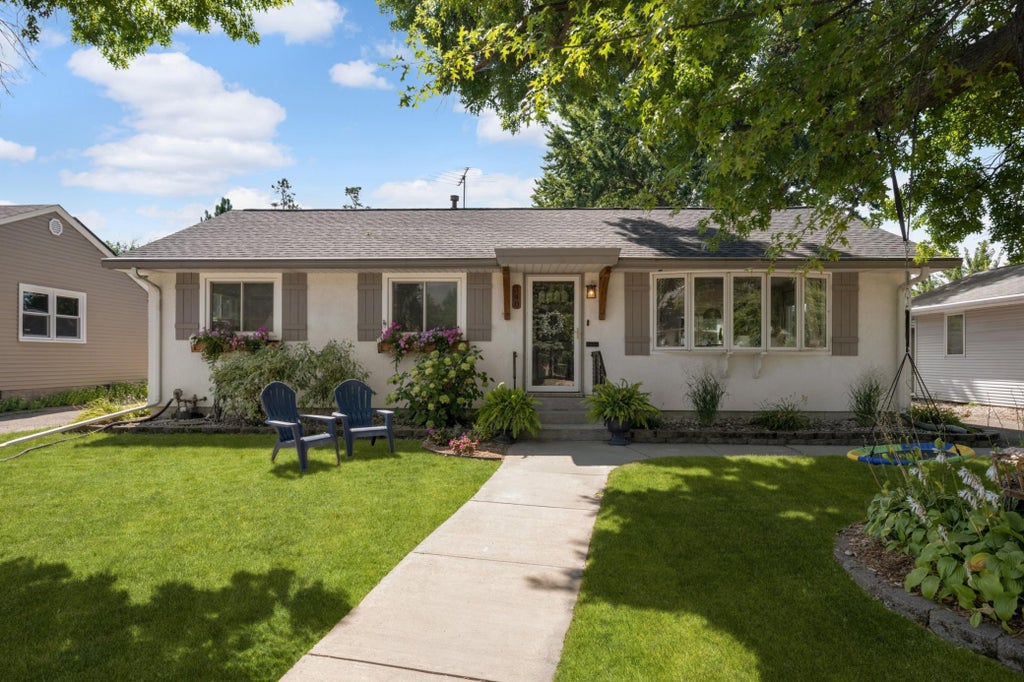 Photo of 340 Emerson Avenue W, West Saint Paul, MN 55118 (MLS # 7133968)