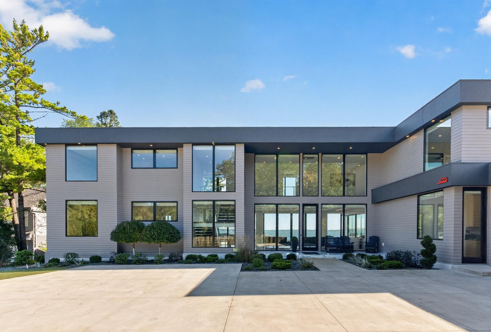 1225 Shoreline Drive