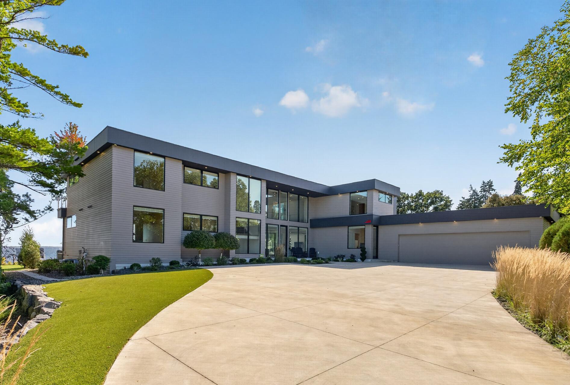 1225 Shoreline Drive