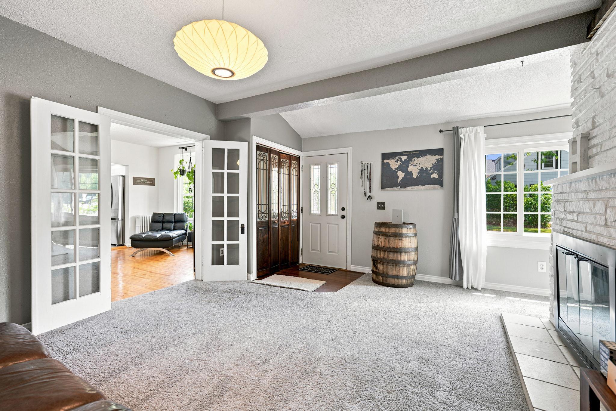 4864 Bloom Avenue
