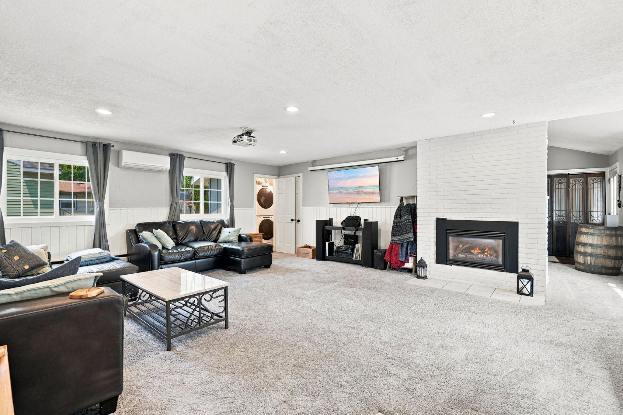 4864 Bloom Avenue