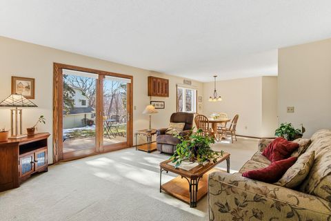 1581 Wheelock Lane 101 Saint Paul MN 55117