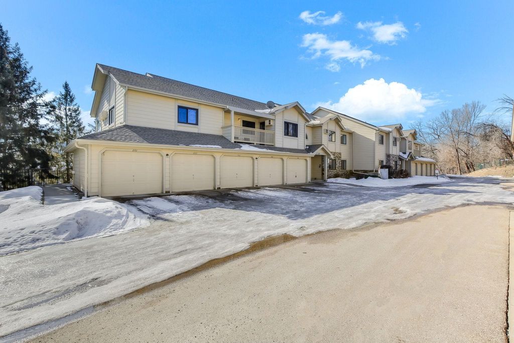 Photo of 1581 Wheelock Lane #101, Saint Paul, MN 55117 (MLS # 7018670)