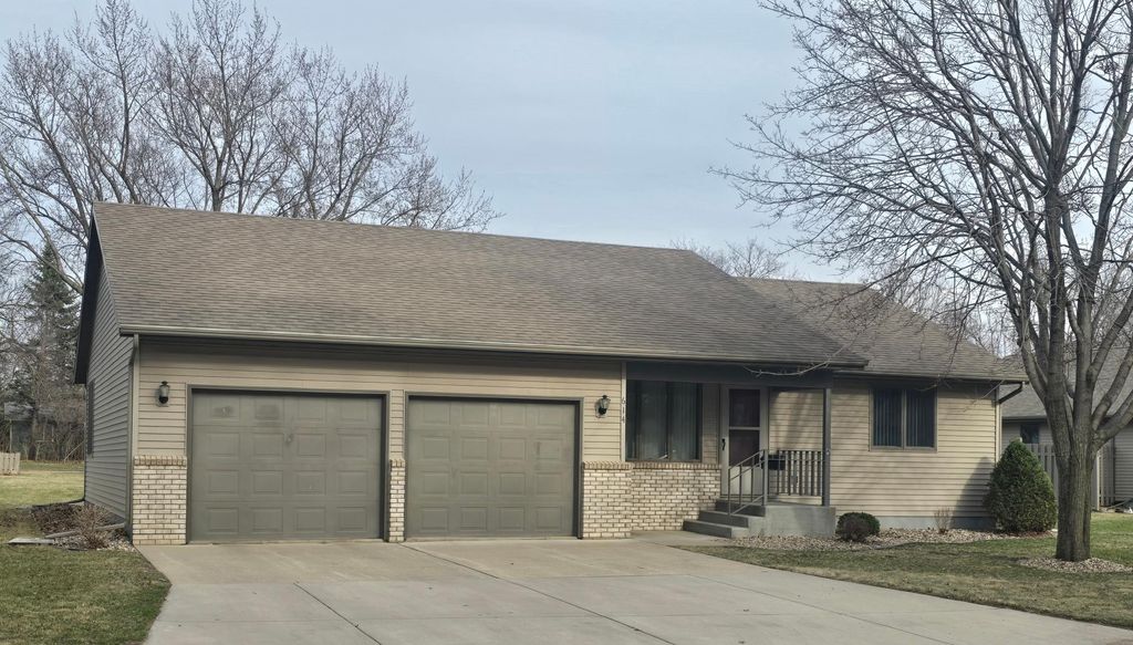 Photo of 614 11th Street N, Mountain Lake, MN 56159 (MLS # 7047589)