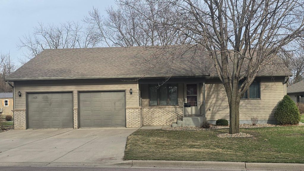 Photo of 614 11th Street N, Mountain Lake, MN 56159 (MLS # 7047589)