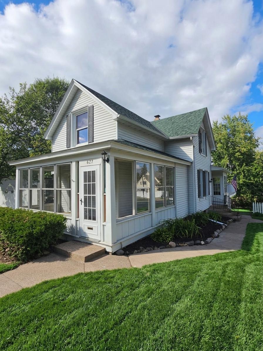 Photo of 627 Locust Street, Hudson, WI 54016 (MLS # 7146381)