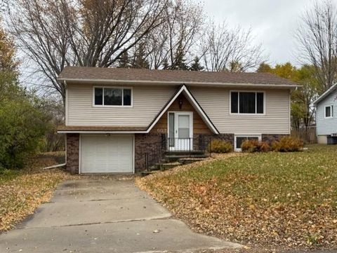 Photo of 607 W 4th Street, Litchfield, MN 55355 (MLS # 6815569)