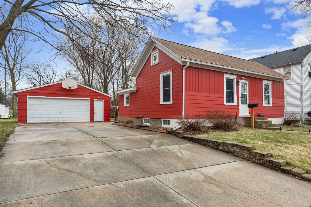 Photo of 127 E Mckinley Street, Owatonna, MN 55060 (MLS # 7049243)