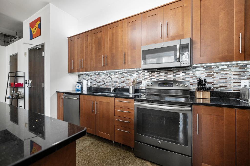 350 Saint Peter Street 707