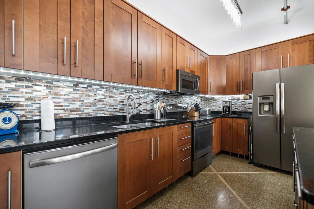 350 Saint Peter Street 707