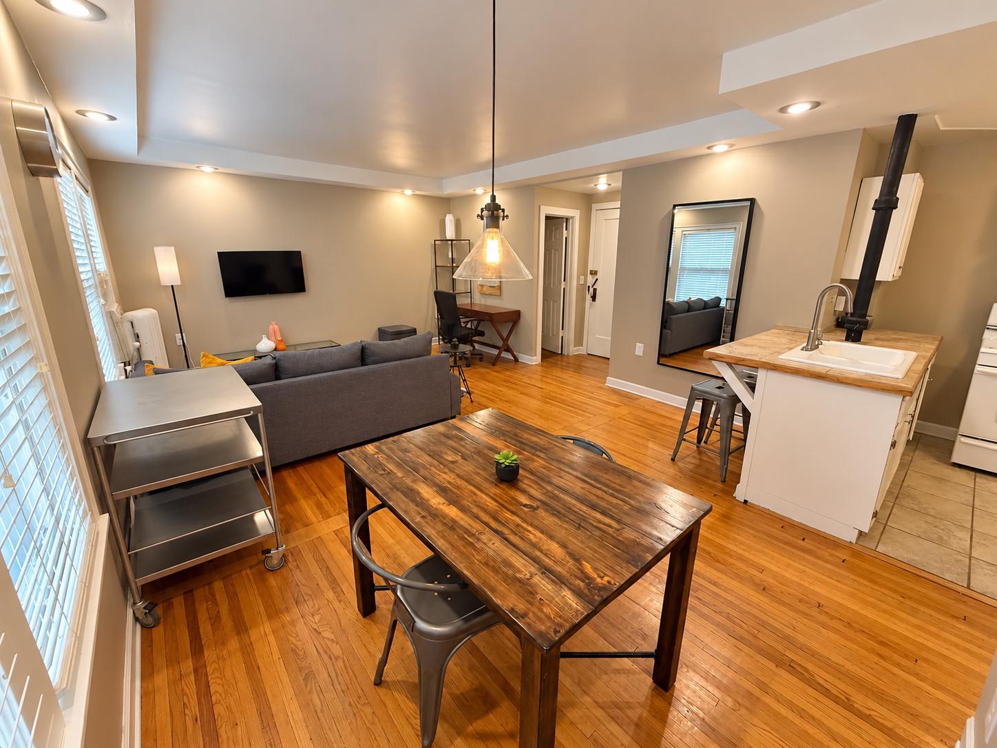 2739 Girard Avenue S 304