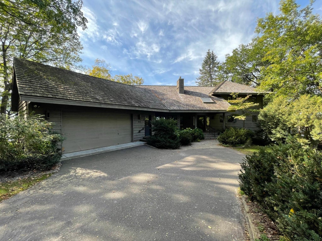 Photo of 44 Peninsula Road, Dellwood, MN 55110 (MLS # 7158659)