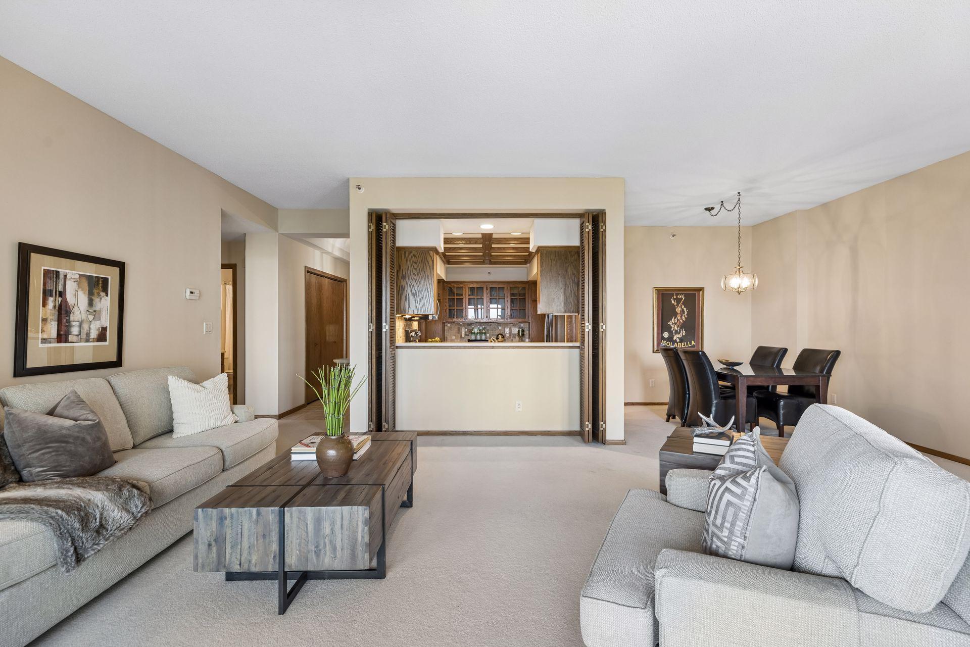 1235 Yale Place 908