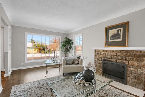 2176 Highland Parkway Saint Paul MN 55116