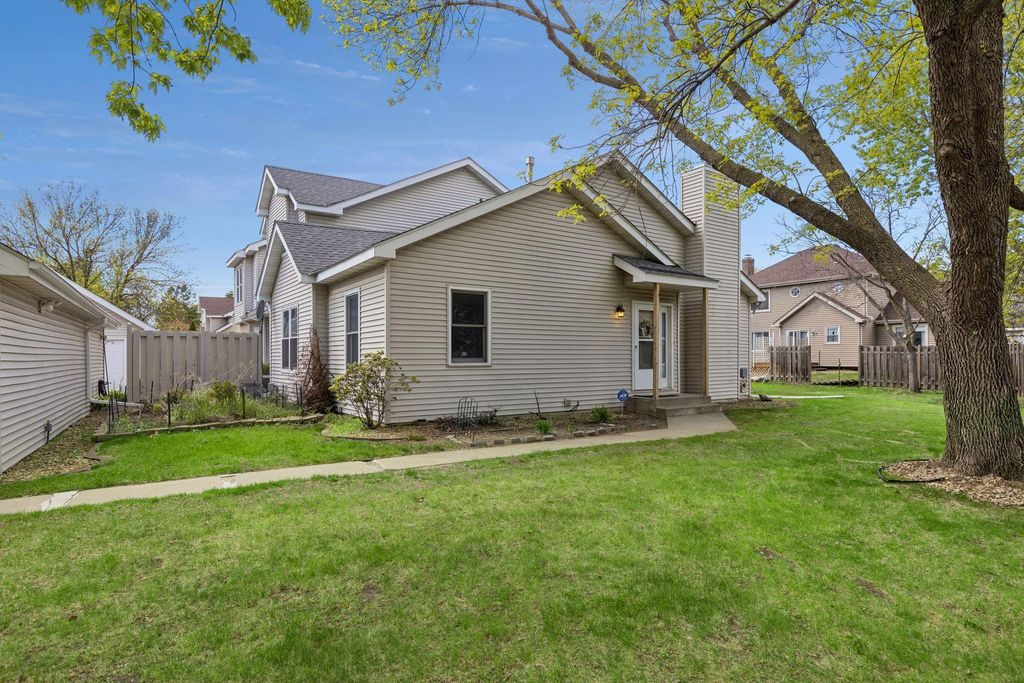 Photo of 10270 Arrowwood Drive, Eden Prairie, MN 55347 (MLS # 7072085)