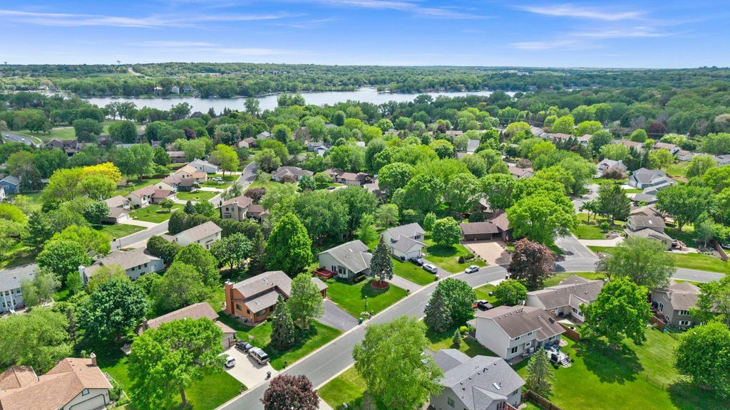 Photo of 1009 Gramsey Place, Burnsville, MN 55306 (MLS # 7062967)