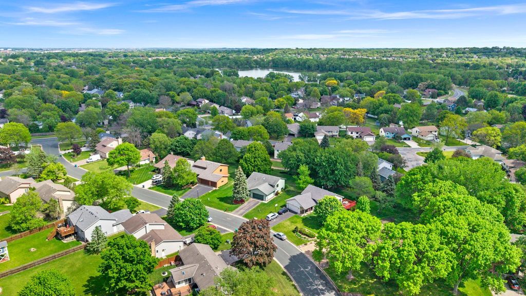 Photo of 1009 Gramsey Place, Burnsville, MN 55306 (MLS # 7062967)