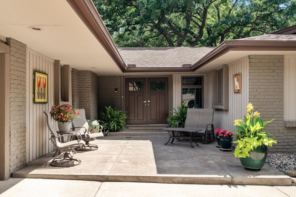 Photo of 9506 Riverview Avenue, Bloomington, MN 55425 (MLS # 7017160)