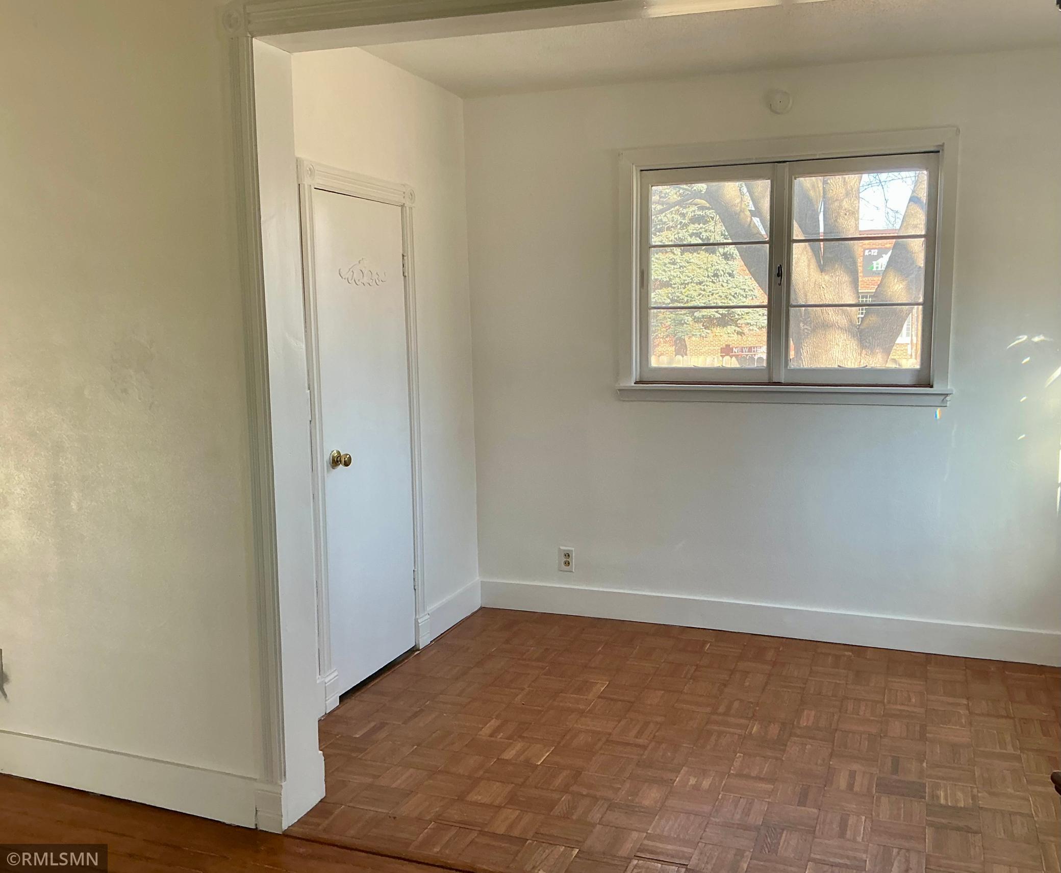 704 Mulberry Street W