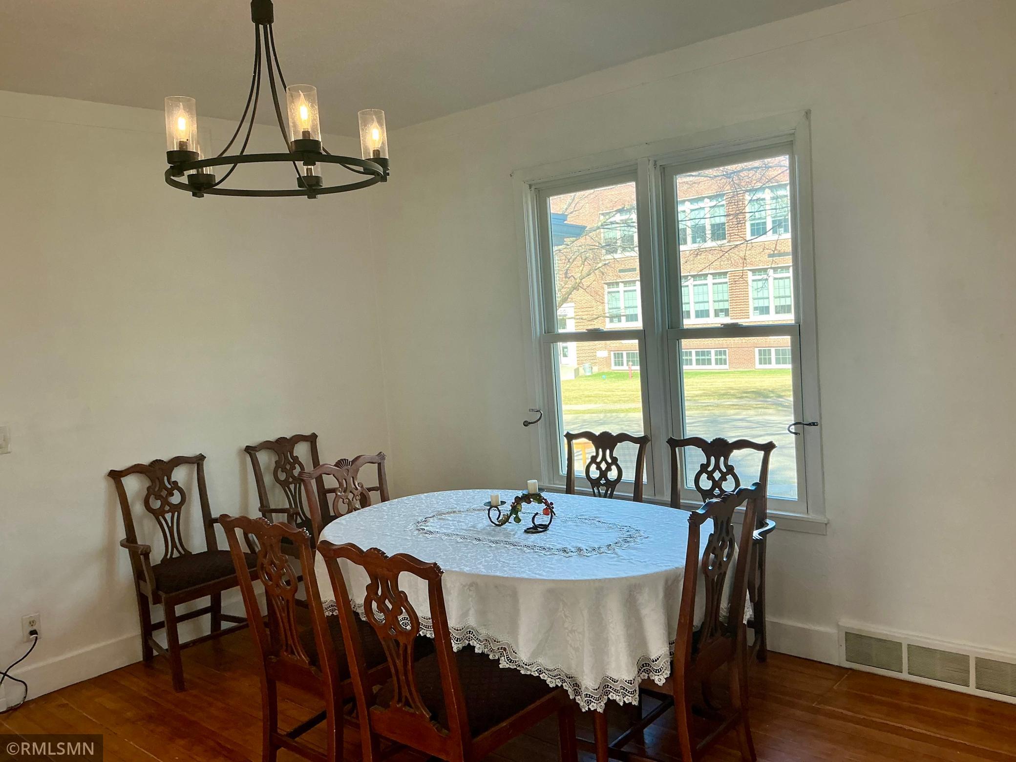 704 Mulberry Street W