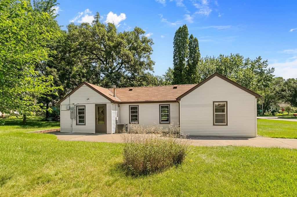 Photo of 8706 Lincoln Street NE, Blaine, MN 55434 (MLS # 7106860)