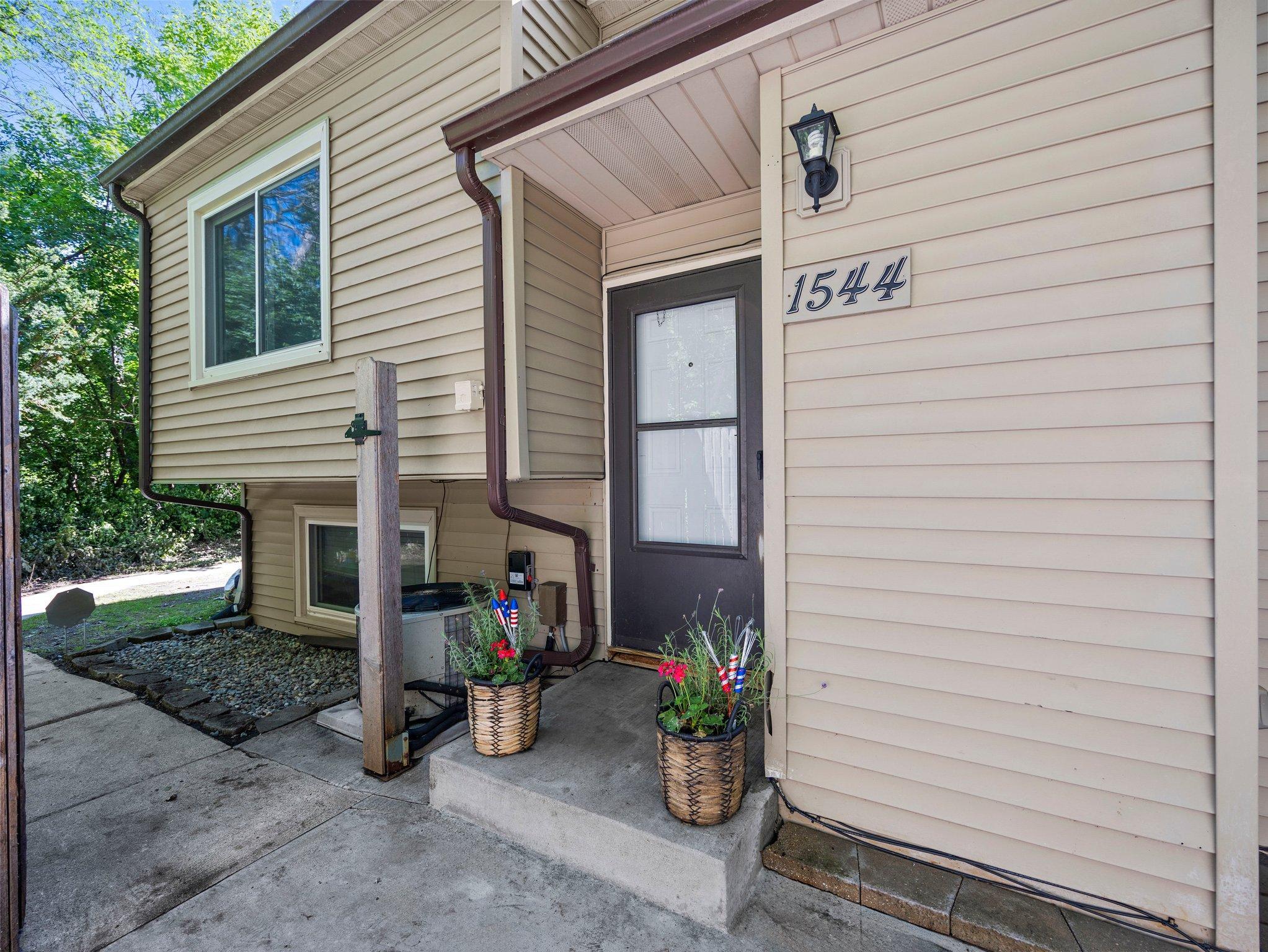 1544 Greenwood Court N